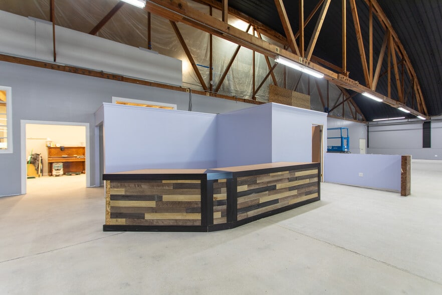 More Photos Of 901 9th St N, Great Falls Showroom For Sale