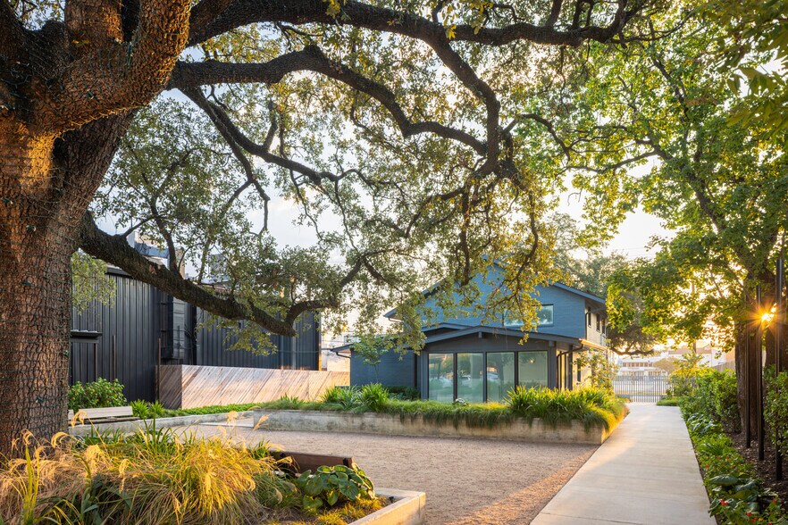 More Photos Of 1201 Westheimer Rd, Houston Unknown For Lease