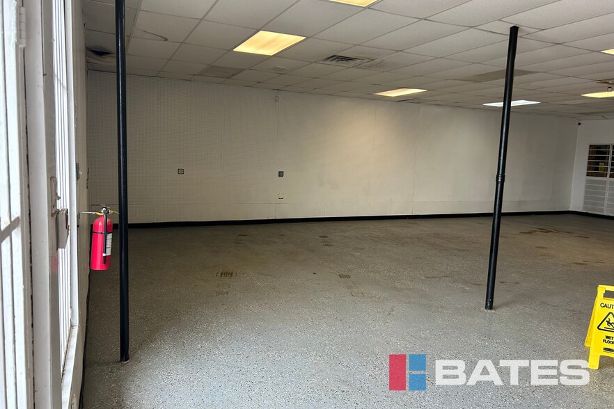 More Photos Of 2921 E Abram St, Arlington Manufacturing For Sale