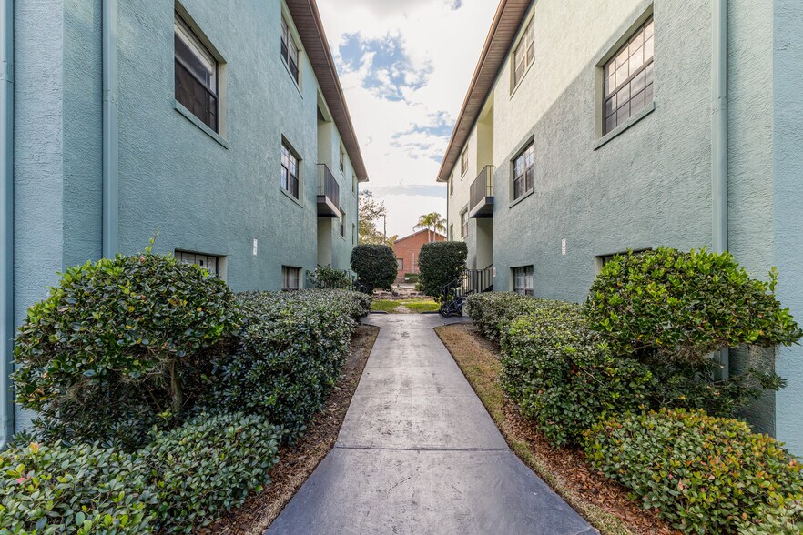 More Photos Of 3726 Cleveland Heights Blvd, Lakeland Apartments For Sale