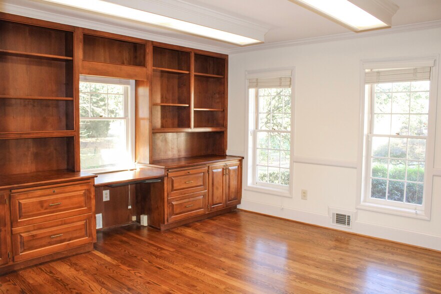 More Photos Of 405 Gaines School Rd, Athens Office Residential For Lease