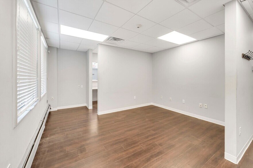 More Photos Of 101-105 Dutch Hill Rd, Orangeburg Office For Sale