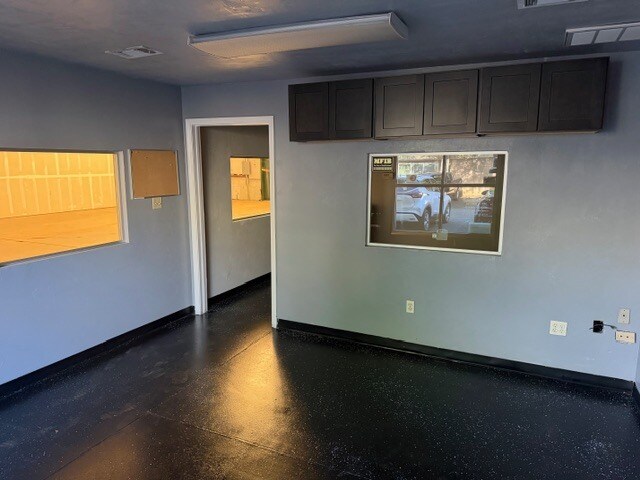 More Photos Of 4329 W Pensacola St, Tallahassee Warehouse For Lease