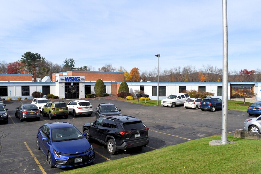 Primary Photo Of 601 Gates Rd, Vestal Township Office For Lease