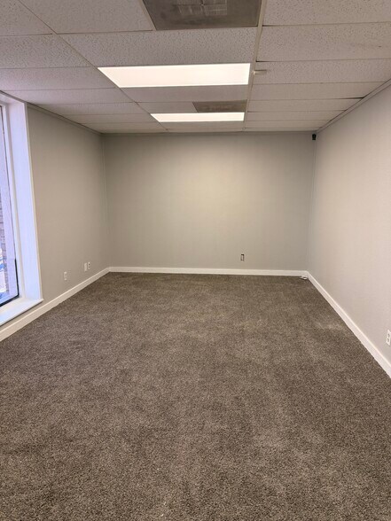 More Photos Of 338 Breesport St, San Antonio Service For Lease