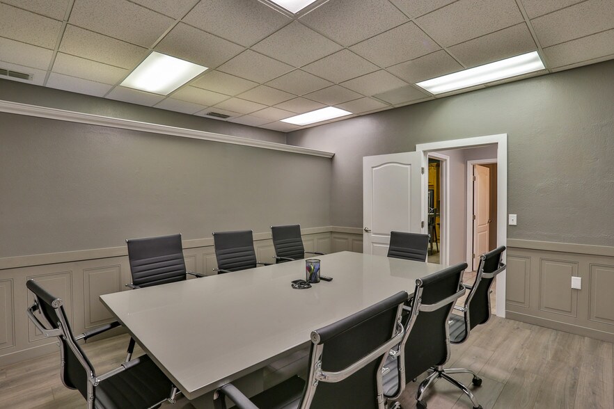 More Photos Of 711 Commercial Dr, Daytona Beach Manufacturing For Lease