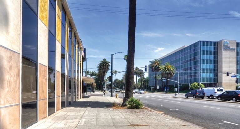 More Photos Of 18107 Sherman Way, Reseda Medical For Lease