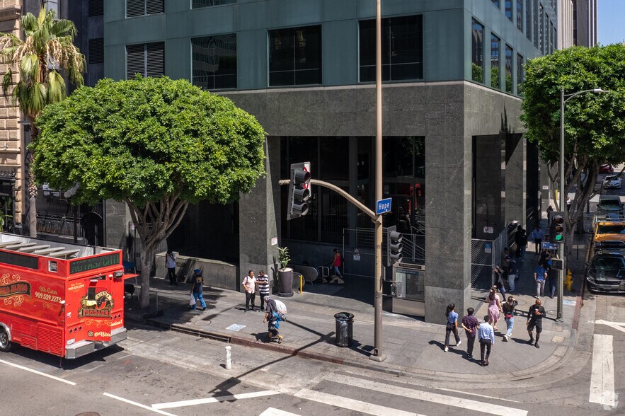 More Photos Of 701 W 7th St, Los Angeles Apartments For Lease