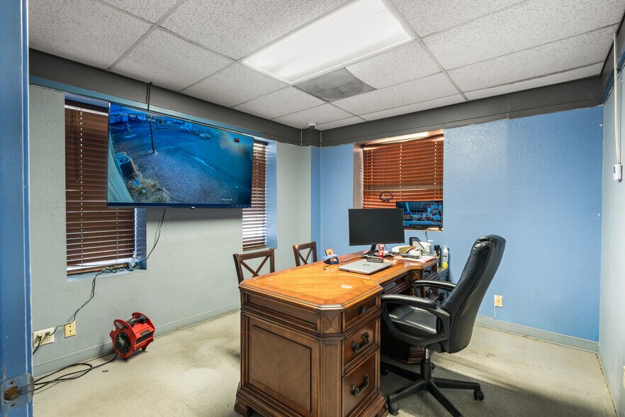 More Photos Of 8210 San Gabriel Dr, Laredo Warehouse For Lease