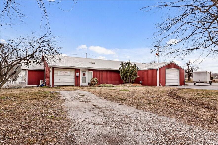 More Photos Of 2175 N Stone Chapel Ln, Fayetteville Light Distribution For Lease