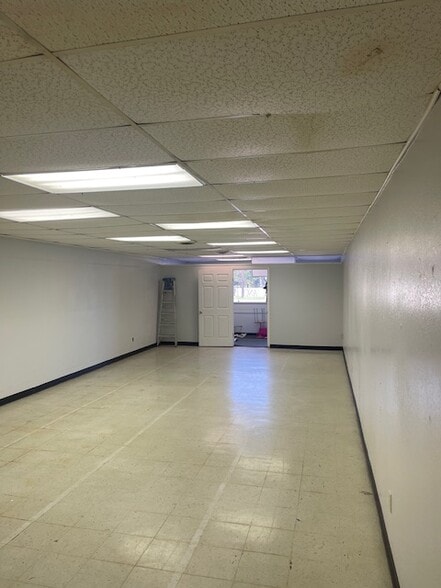 More Photos Of 4400 Moulton St, Greenville General Retail For Sale