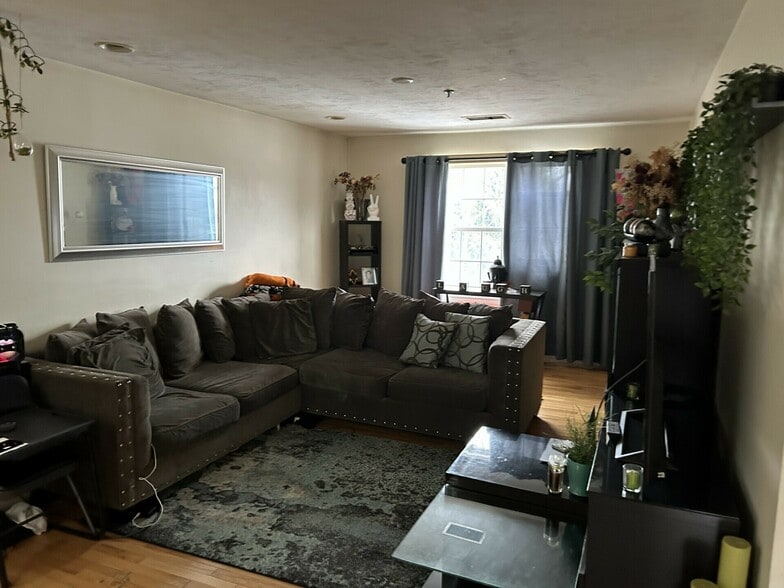 More Photos Of 7 Christy Dr, Brockton Office For Sale