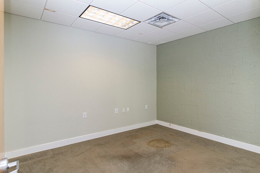 More Photos Of 2718 Piedmont Rd NE, Atlanta Office For Lease