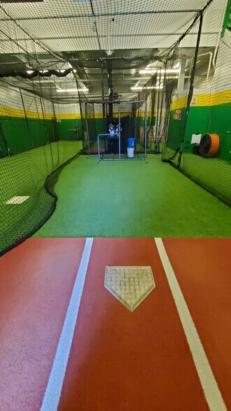 More Photos Of 2290 Alahao Pl, Honolulu Warehouse For Lease