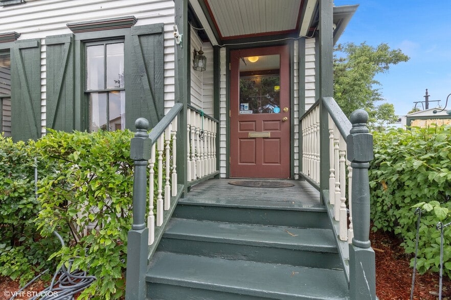 More Photos Of 438 N Hough St, Barrington Office For Sale