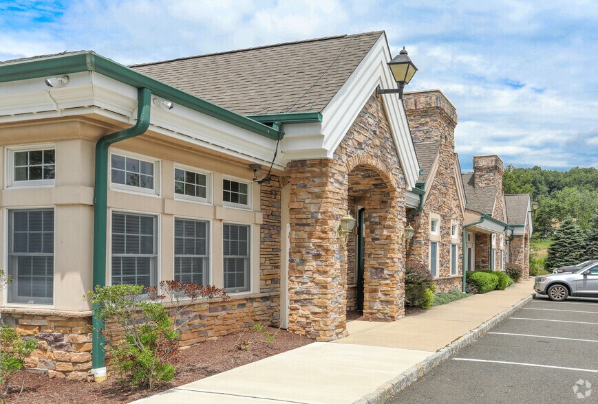 More Photos Of 784-792 Chimney Rock Rd, Martinsville Medical For Lease