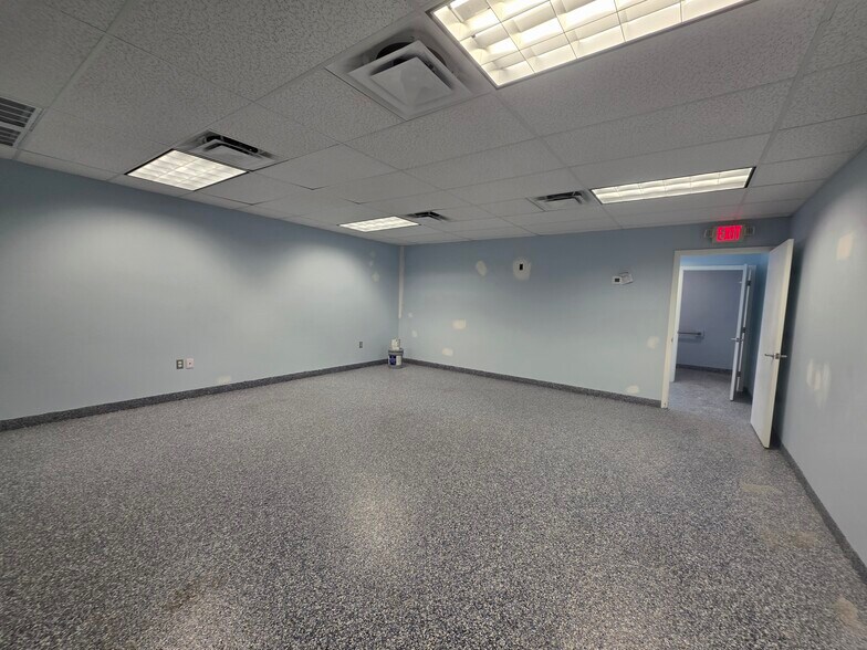 More Photos Of 5500-5546 Haines Rd N, Saint Petersburg General Retail For Lease