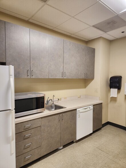 More Photos Of 8505 SW Creekside Pl, Beaverton Office For Lease