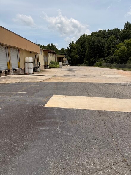 More Photos Of 273 Industrial Park Dr, Lawrenceville Distribution For Sale