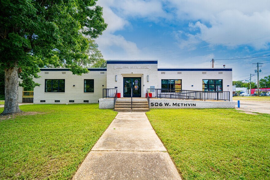 Primary Photo Of 506 W Methvin St, Longview Medical For Lease