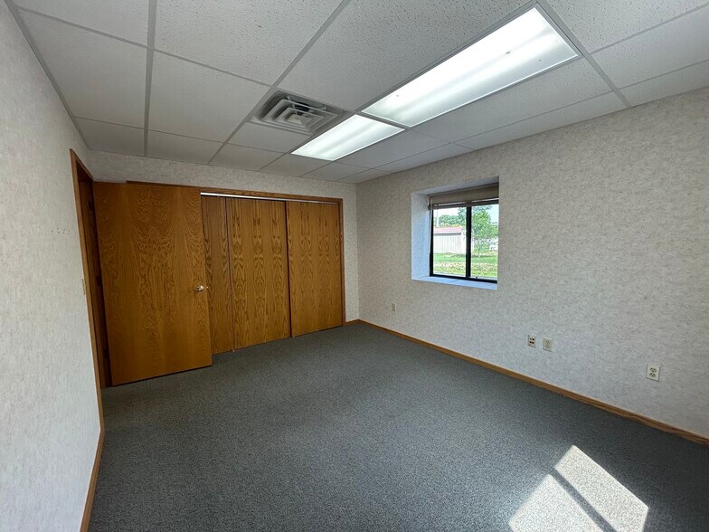 More Photos Of 1820 Post Rd, Plover Storefront Retail Office For Lease