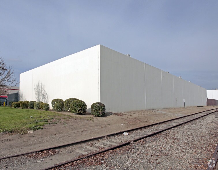 More Photos Of 1939 Deere Ave, Irvine Unknown For Lease