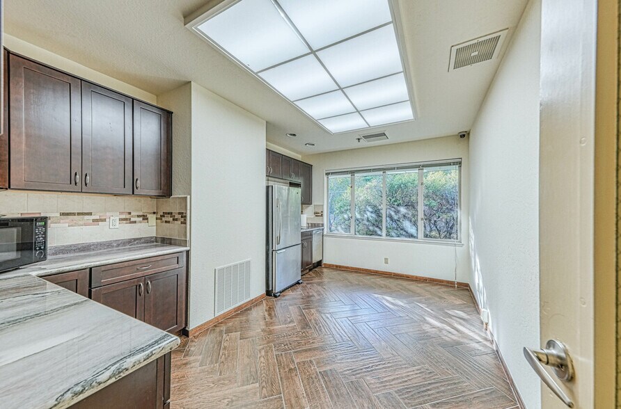 More Photos Of 120 Del Rey Gardens Dr, Del Rey Oaks Office For Sale