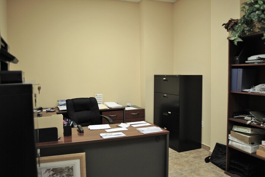 More Photos Of 1611 12th St E, Palmetto Warehouse For Lease