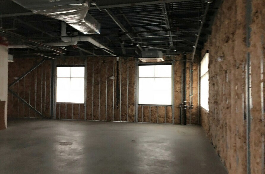 More Photos Of 804 N Collins St, Arlington Office For Lease