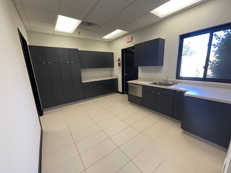 More Photos Of 2700 Farmington Ave, Farmington Office For Sale