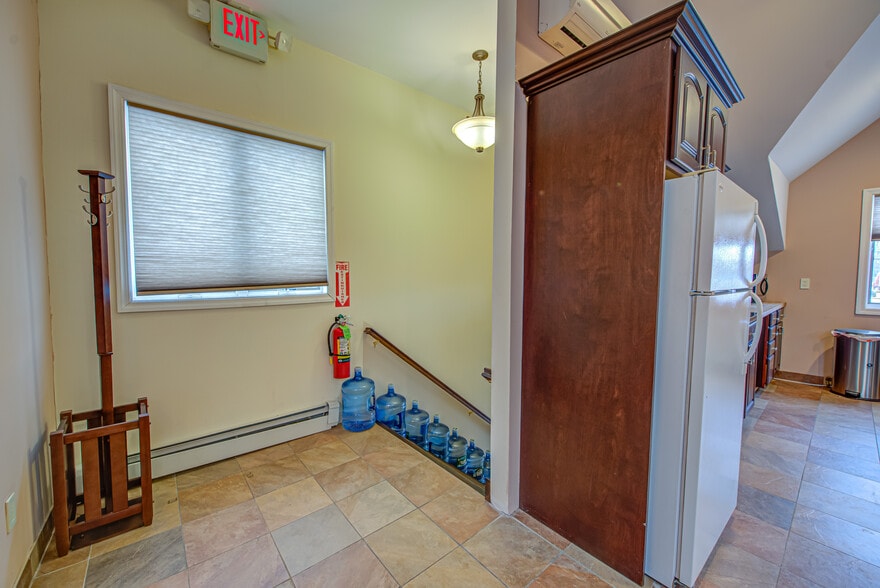 More Photos Of 9 Degnon Blvd, Bay Shore Office For Sale