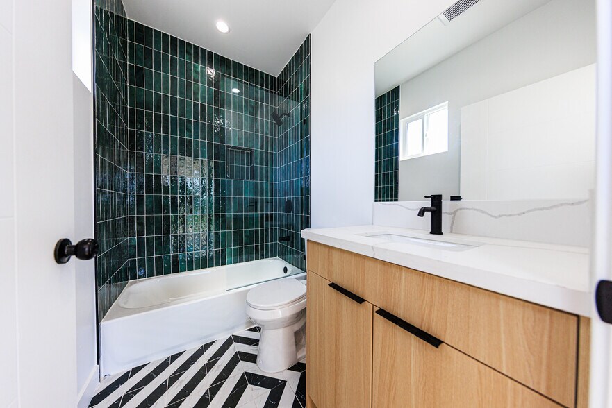 More Photos Of 2847 S Victoria Ave, Los Angeles Multifamily For Sale