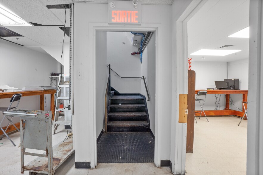 More Photos Of 3930-3932 St Ontario E, Montréal Storefront Retail Residential For Sale