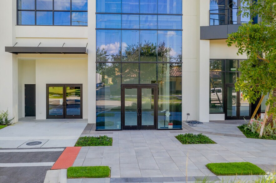 More Photos Of 111 10th St S, Naples Office For Sale