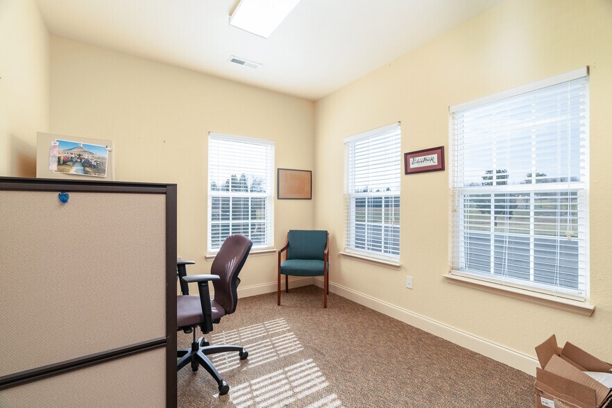 More Photos Of 130 Willowcreek Blvd, Sweetwater Medical For Sale