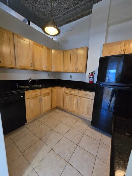 More Photos Of 401 Kamakee St, Honolulu Office For Lease