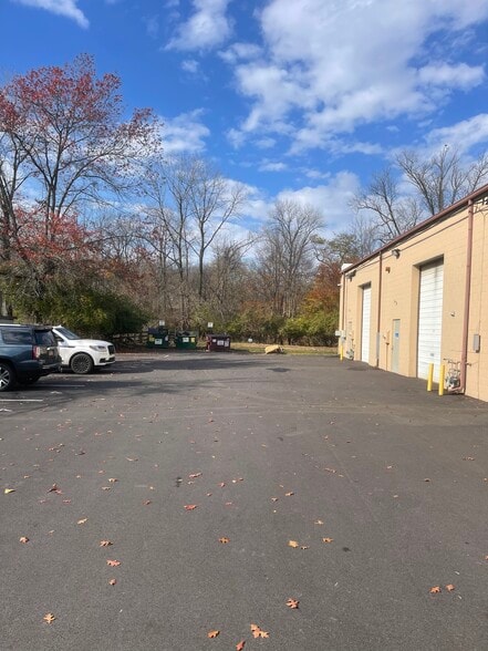 More Photos Of 24 Hagerty Blvd, West Chester Flex For Lease