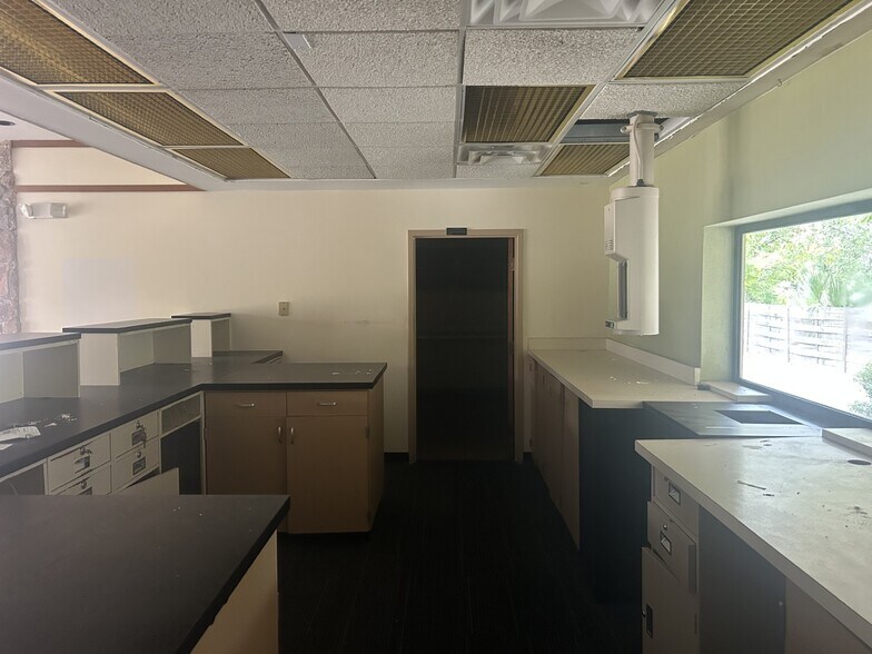 More Photos Of 350 N Summit St, Crescent City Freestanding For Sale