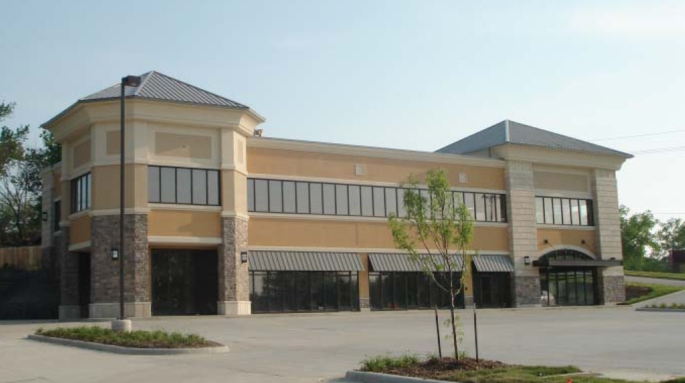 Primary Photo Of 100 E Kansas St, Lansing Storefront Retail Office For Lease