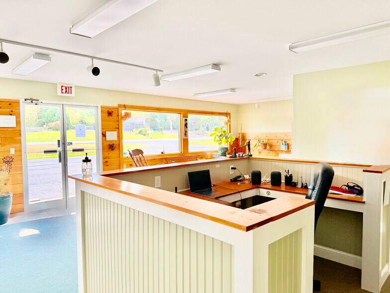 More Photos Of 6985 Woodstock Rd, Hartford Office For Lease