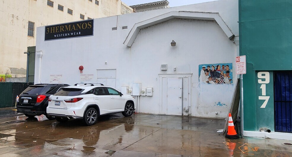 More Photos Of 921-927 Fulton Mall, Fresno Storefront For Lease