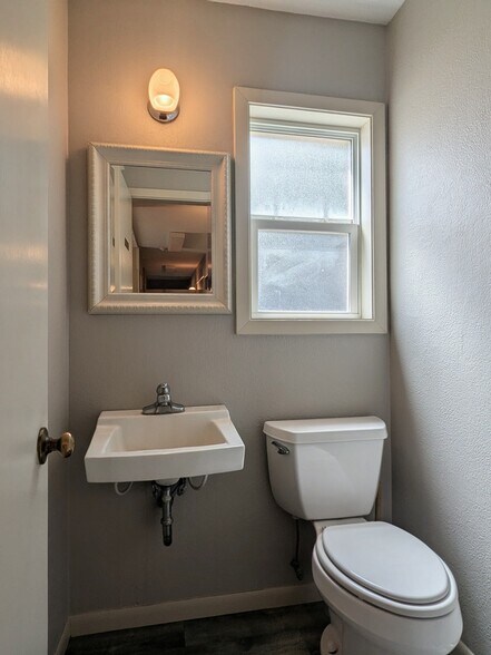 More Photos Of 3635 Eastex Fwy, Beaumont Office For Sale