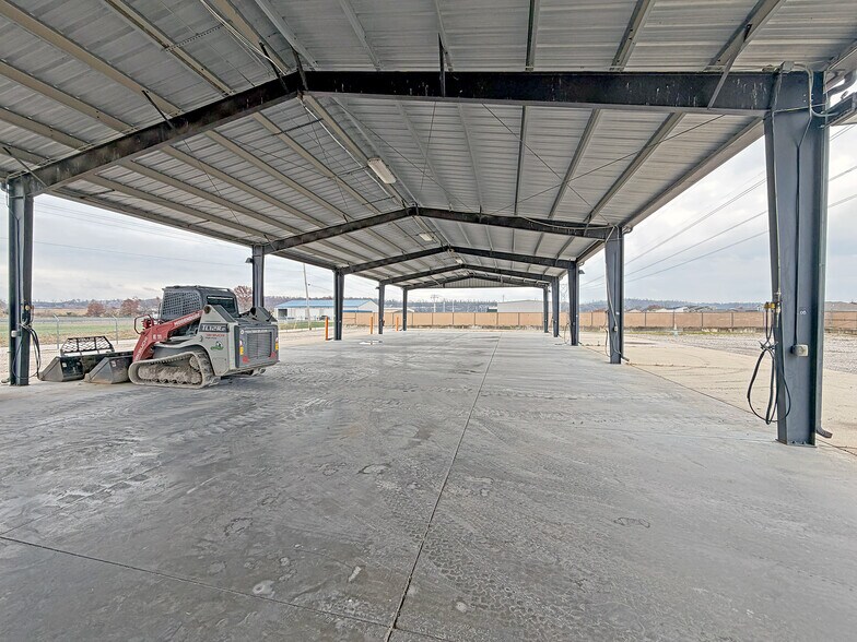 More Photos Of 311 Transpoint dr, Dupo Industrial For Lease