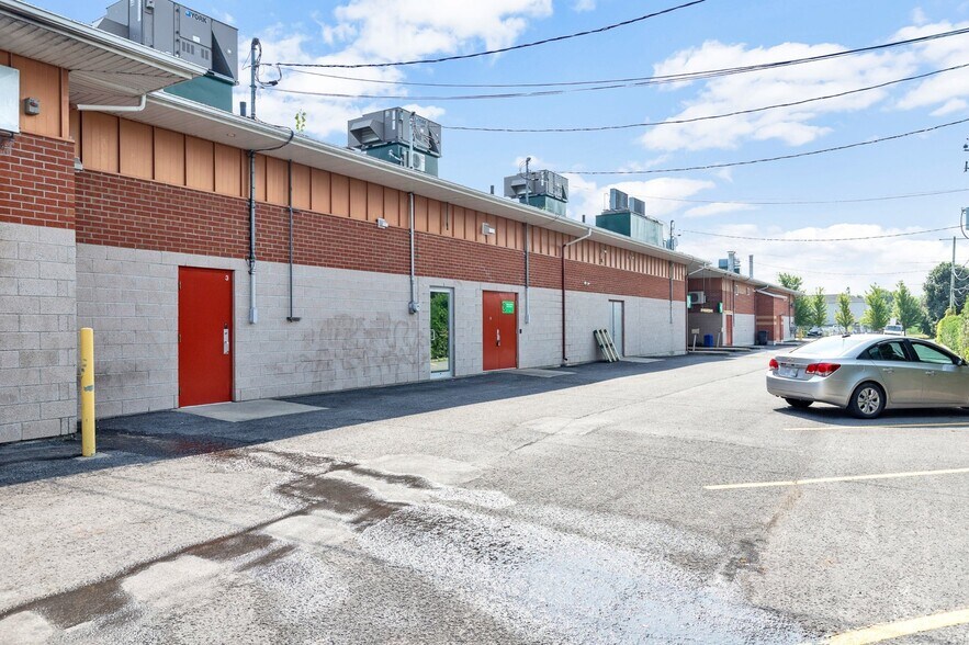 More Photos Of 290 Boul Saint-Luc, St-Jean General Retail For Lease
