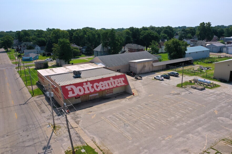 More Photos Of 472 Berrien St, Galesburg Flex For Sale