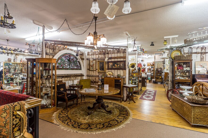 More Photos Of 802 Washington St, Port Townsend General Retail For Sale