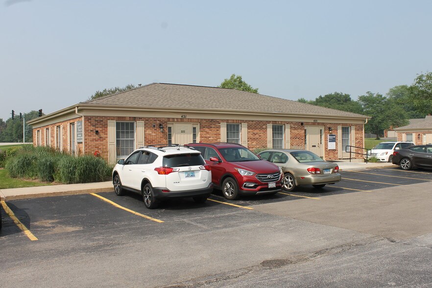 More Photos Of 421-425 Williamsburg Dr, Geneva Medical For Lease