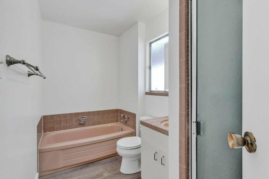 More Photos Of 262 Hanover Ave, Oakland Apartments For Sale