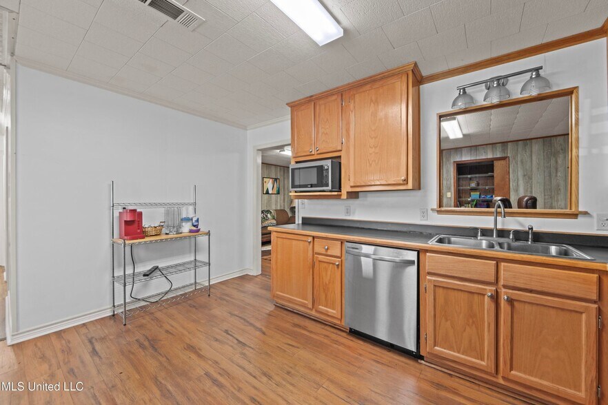 More Photos Of 2713 & 2717 15th Ave, Gulfport Light Distribution For Sale