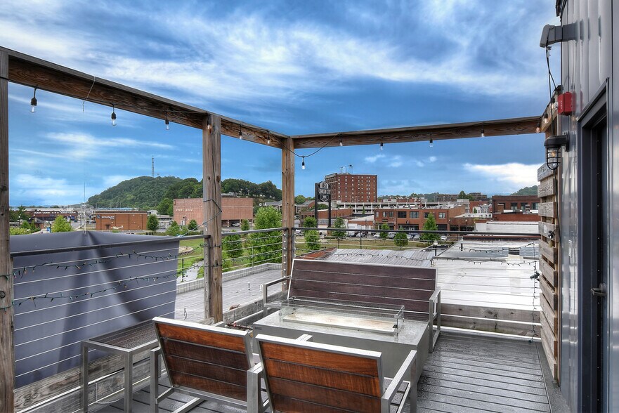 More Photos Of 142 Market St, Johnson City Restaurant For Sale